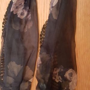 Simple Vera Vera Wang loop Scarf